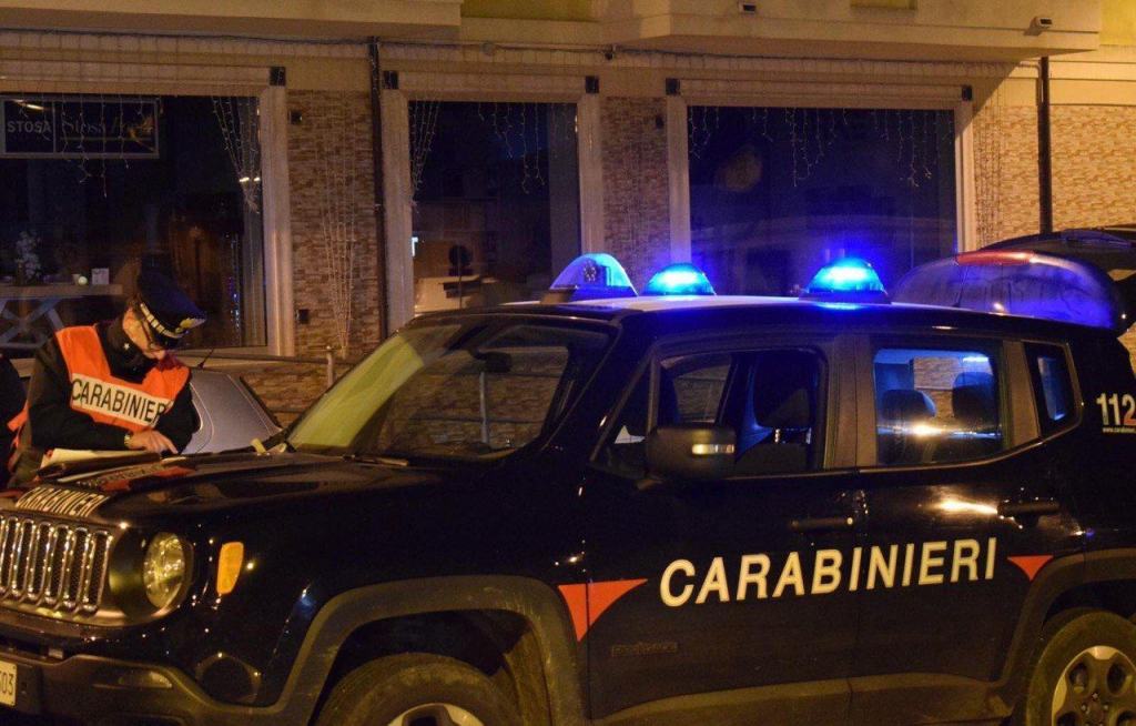 Forza un posto di controllo: arrestato ventenne