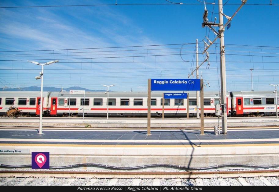 M5S denuncia il Governo Meloni: ‘Alta Velocità Salerno-Reggio cancellata, Calabria condannata all’isolamento’