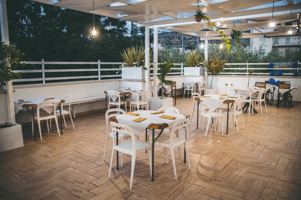 Buon cibo e musica live al Funny Club: prenota la tua cena in terrazza