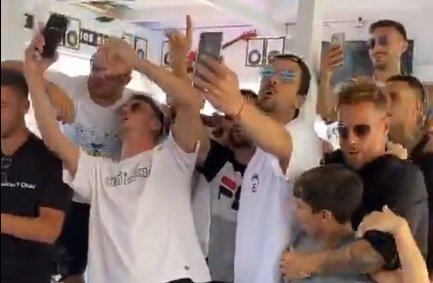Reggina in Serie B, i calciatori cantano l’inno: ‘Facci innamorare ancora’ – VIDEO