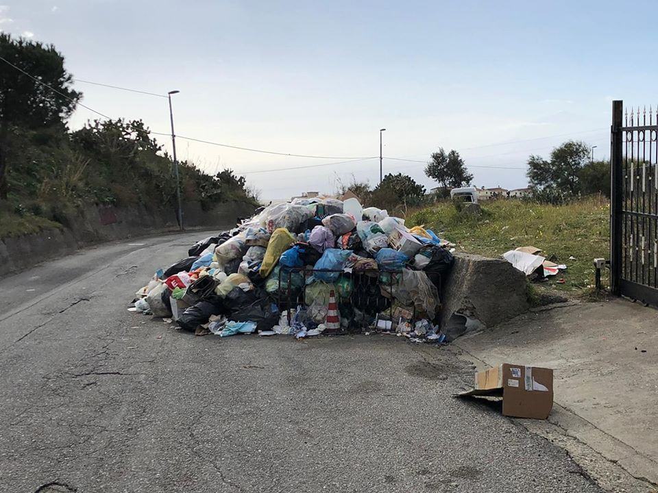 ‘Sembra la terra dei fuochi. Basta campagna elettorale’: la denuncia di Reggio Bene Comune