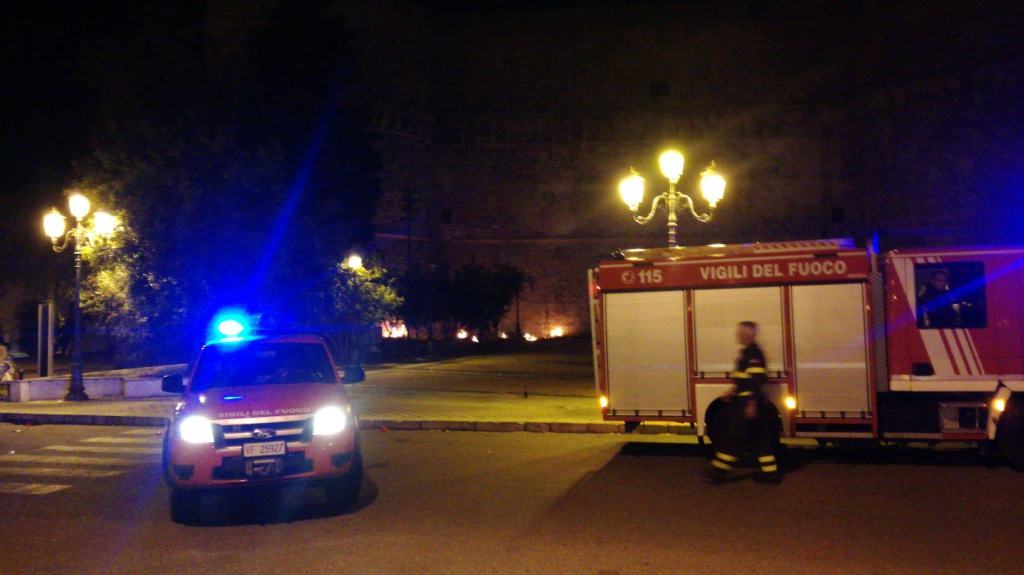 Una notte prima degli esami ‘di fuoco’: piccolo incidente nel centro storico – FOTO