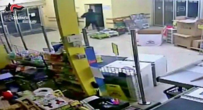 Banda del buco – 7 arresti per furti in abitazione, negozi ed aziende nel reggino. I nomi dei responsabili