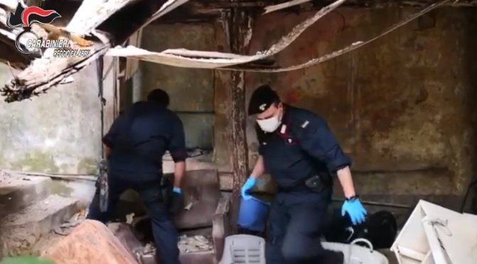 Trovate pistole, munizioni e droga. Arrestato un ragazzo nel reggino