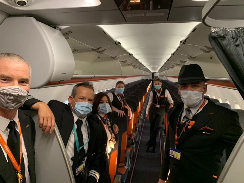 Fase 3, torna a volare EasyJet con primo atterraggio a Lamezia – FOTO