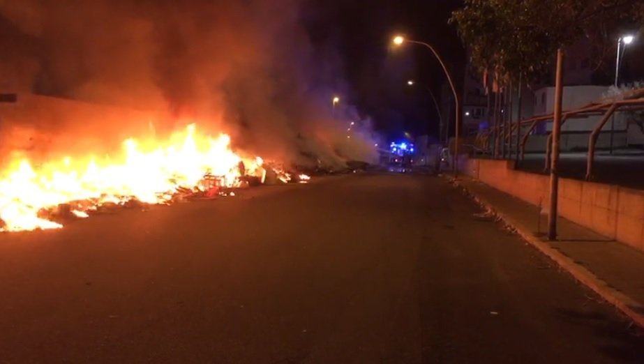 Rifiuti, stop ai roghi a Ciccarello: un’ordinanza del sindaco chiude temporaneamente la strada