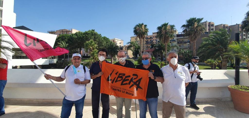 Reggio, una città ‘Libera’ (almeno) dalla spazzatura: il grido di disperazione degli imprenditori