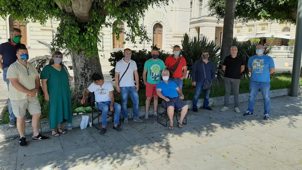Reggio, i dipendenti Avr tornano in piazza: ‘Completa assenza del Comune’