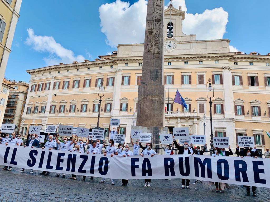 Imprenditori dell’intrattenimento manifestano a Roma: ‘Il silenzio fa rumore’