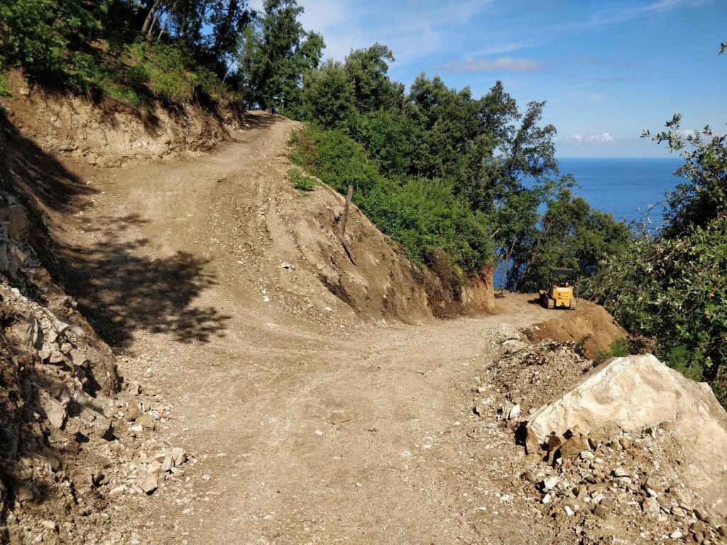 Scilla, lavori irregolari devastano area sottoposta a vincoli. Due denunce