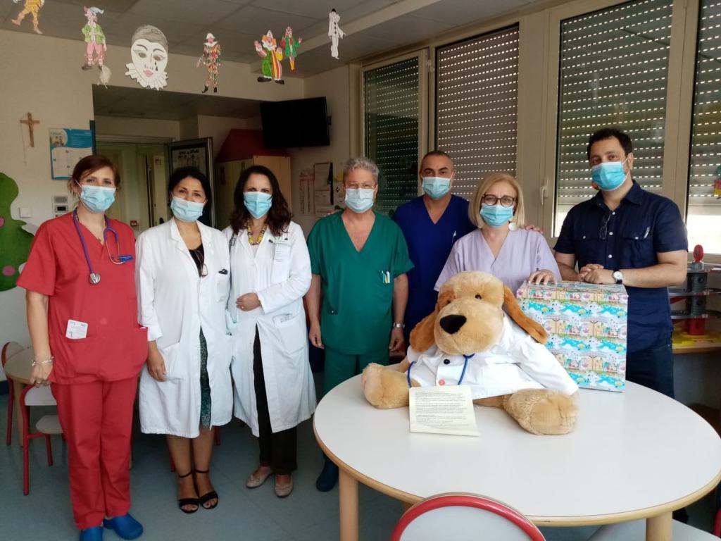 Coopisa realizza mascherine per il reparto di pediatria del GOM