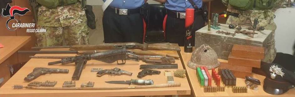 Trovato arsenale bellico e munizioni nel reggino: arrestati madre e figlio