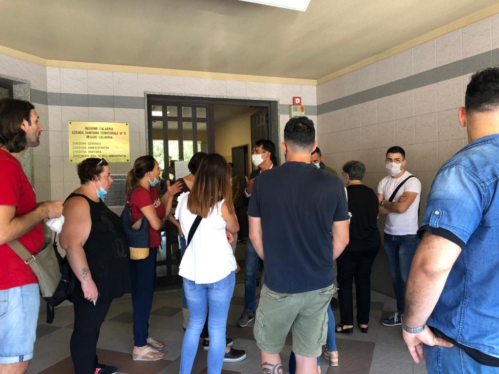 Reggio – La storia infinita dell’Hospice. Dipendenti esasperati bussano a palazzo Tibi – FOTO
