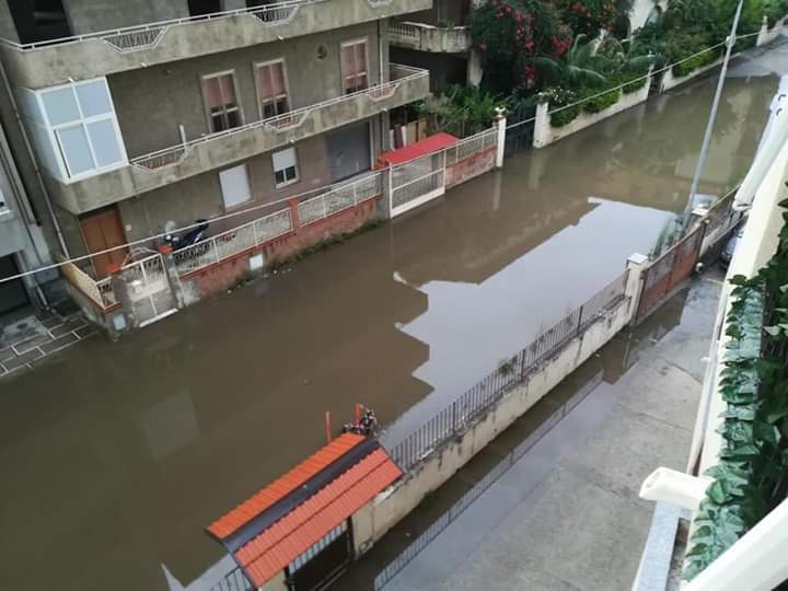Maltempo a Reggio, allagato un quartiere della periferia nord – FOTO