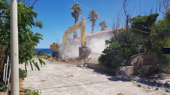 Abusivismo in Calabria: dal 2004 eseguito solo l’11% delle demolizioni