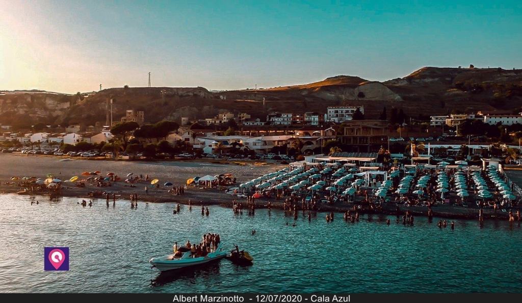 L’estate riparte dal Cala Azul: nuovo lido, stessa voglia di stare insieme e divertirsi