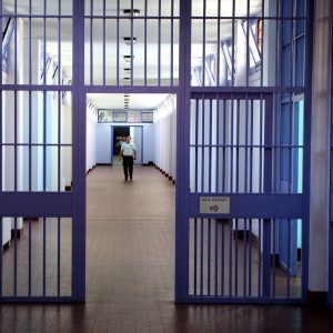 Reggio, tensioni nelle carceri. Continua la protesta dei detenuti al S. Pietro: la proposta dei Garanti