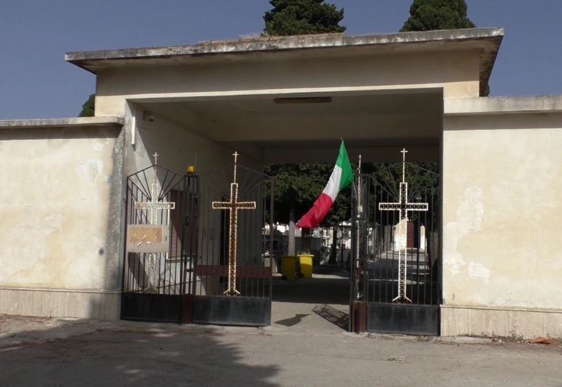Cimitero di Locri: i consiglieri di minoranza presentano esposto in Procura