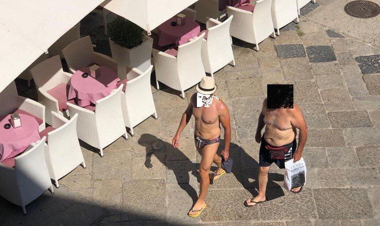 Tropea e il decoro urbano: non si può passeggiare scalzi o in costume