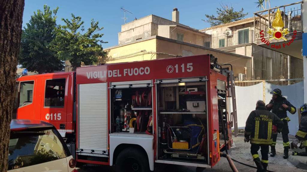 Tropea, intervento dei Vigili del Fuoco per domare incendio in un ristorante
