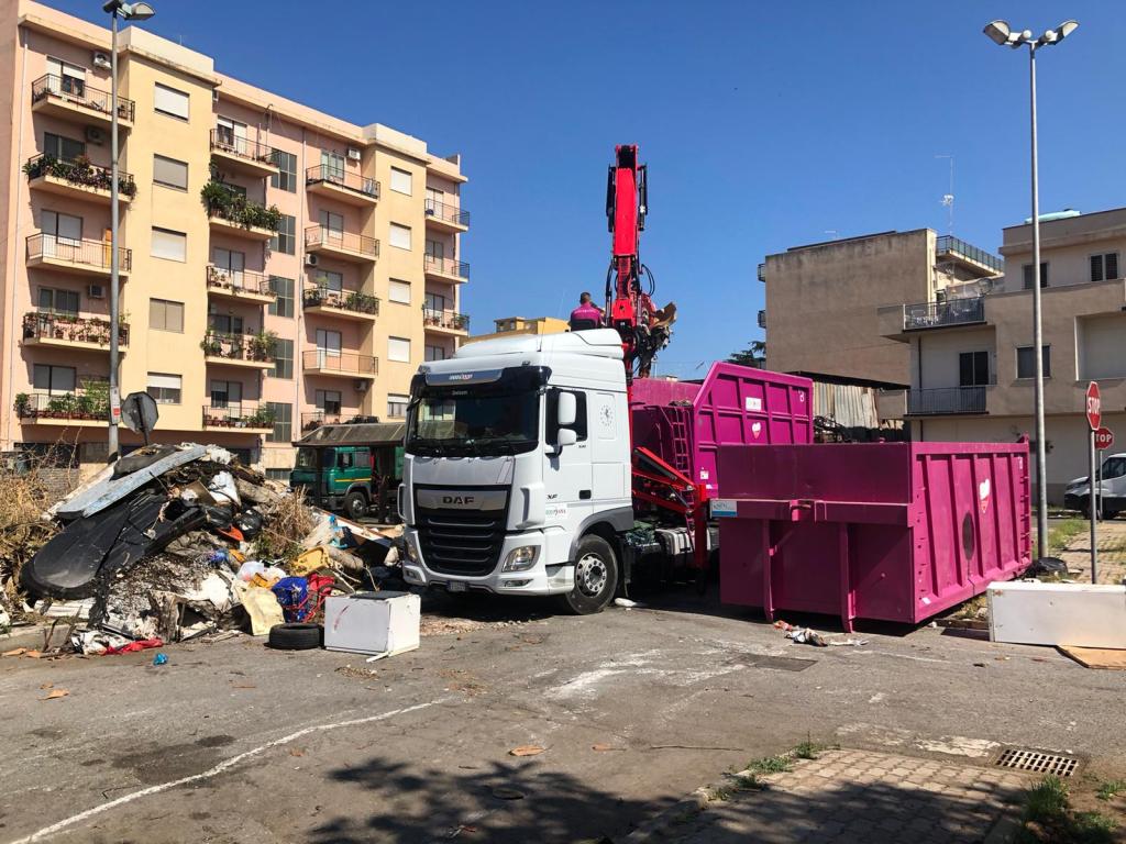 Reggio – Riprende la raccolta rifiuti, ma i cittadini hanno imparato la lezione?