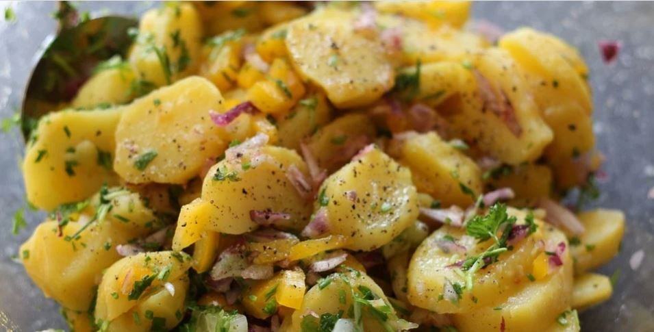Come preparare l’insalata di patate: la ricetta