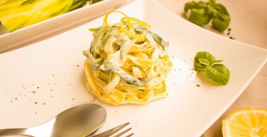 Ricette estive: come preparare la pasta con zucchine e philadelphia