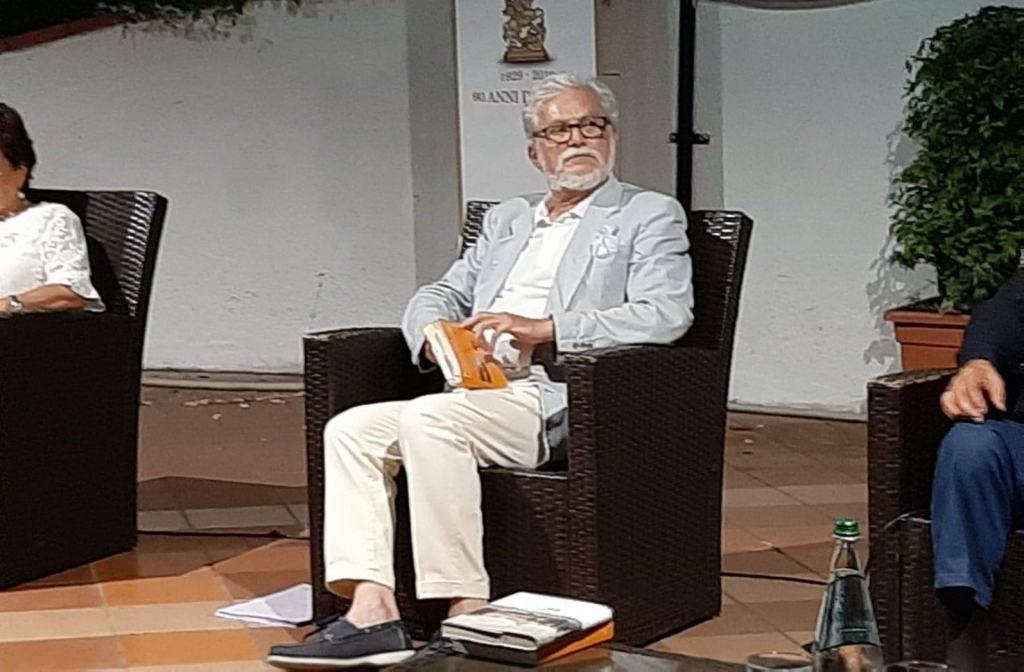 Presentata ai Caffè letterari l’antologia poetica ‘Un giorno senza sera’: il significato del tempo secondo Roberto Pazzi