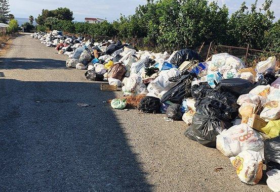 Marina di San Lorenzo invasa dalla spazzatura. Una figuraccia con i turisti