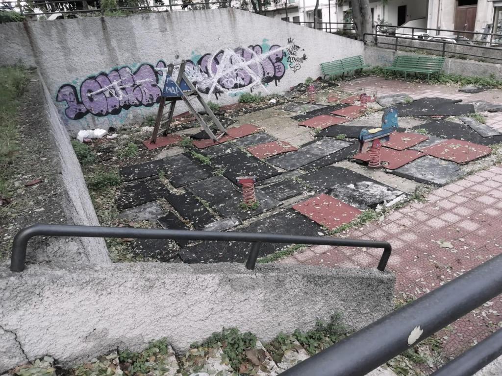 Atti vandalici all’area giochi di Via Udine, La Strada: ‘Prendiamo i responsabili’
