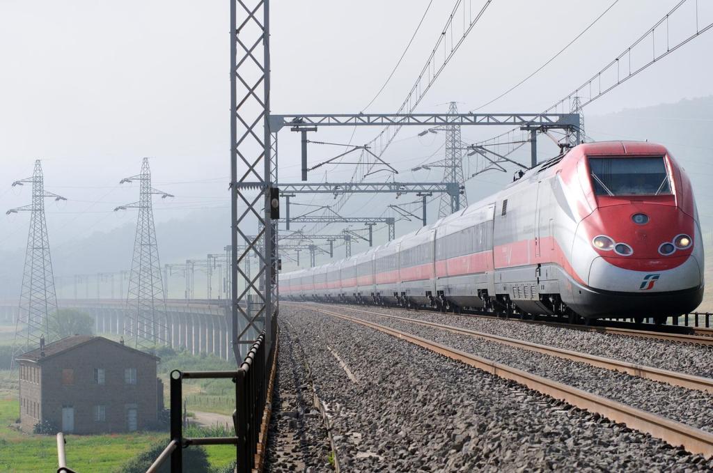 Fs Italiane, Trenitalia: 12 Frecciarossa in più fra Milano e la Calabria