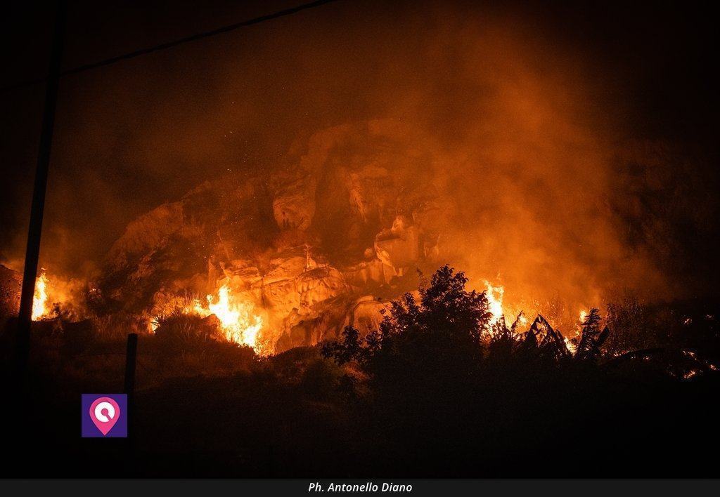 Reggio, emergenza incendi sulla jonica: indetta riunione in Prefettura