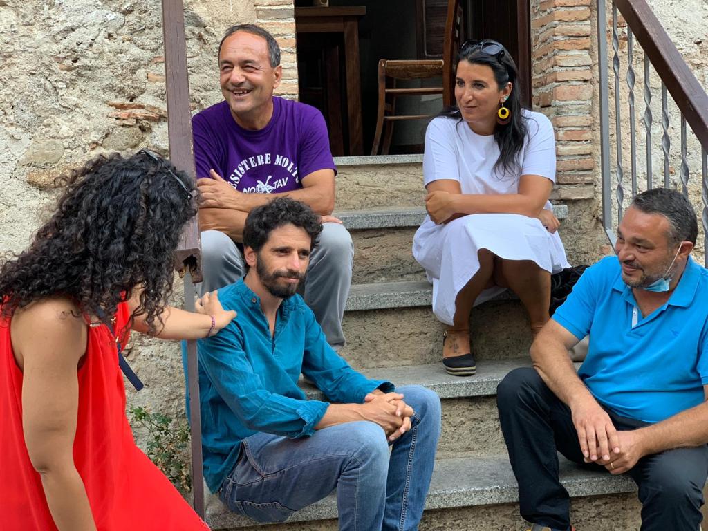 Saverio Pazzano abbraccia Riace e Mimmo Lucano