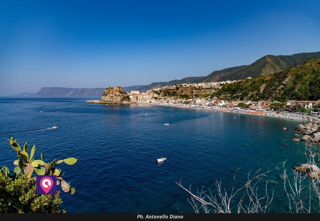 Si parla di Tropea, ma in foto c’è Scilla: arriva la rettifica di TrueRiders