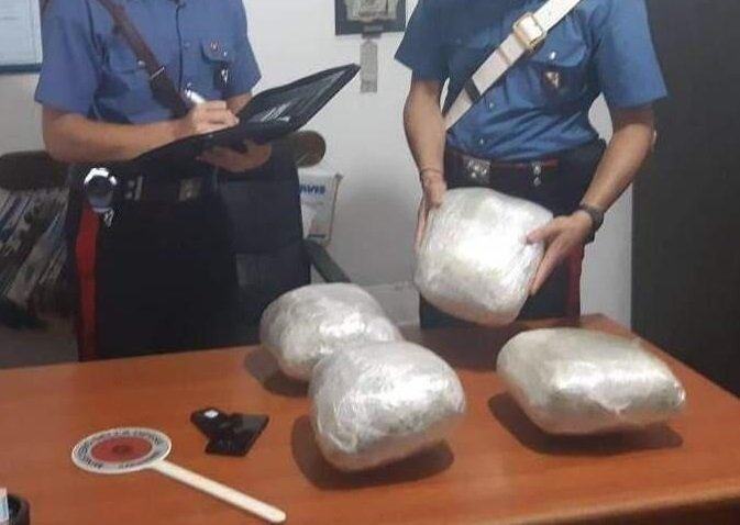 4 Kg e mezzo di marijuana occultati nel trolley. Arrestato 26enne nel reggino