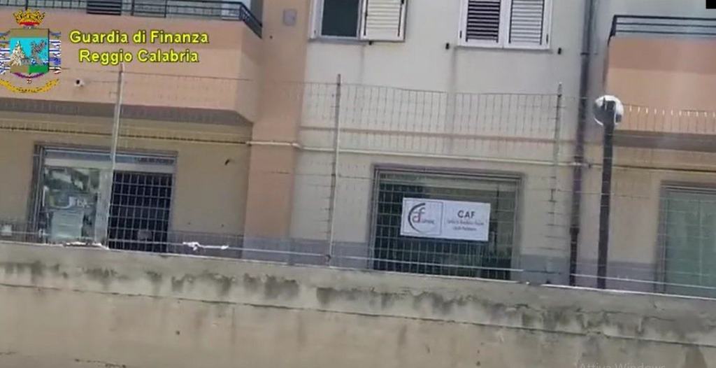 Operazione Ti rimborso, 3 arresti e 700 mila euro sotto sequestro. Coinvolti 208 ‘furbetti delle fatture’