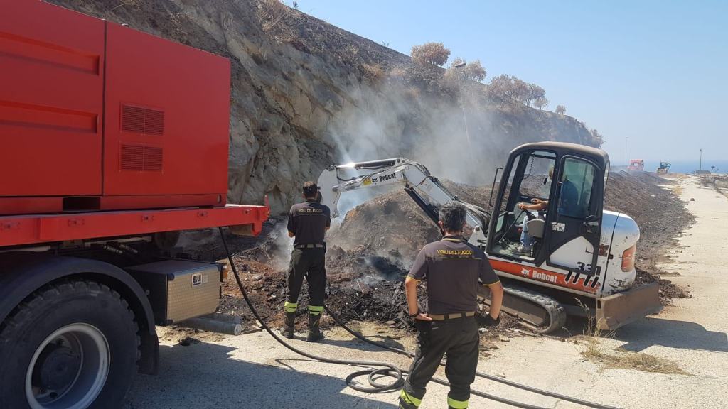 Reggio, incendo ad un centro di compostaggio inattivo