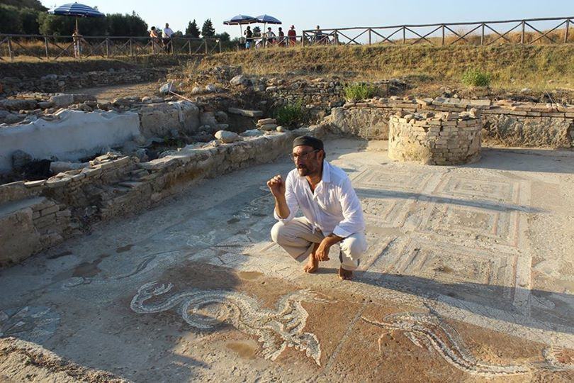 Archeologi, terme degli elleni e gioielli da riesumare: la polemica viaggia sui social