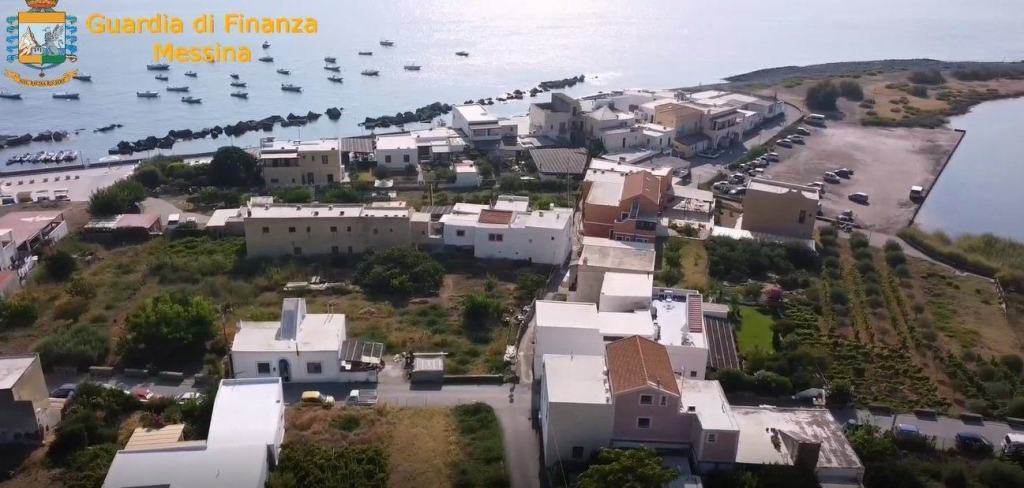 Controlli antidroga alle Eolie. Sequestrata serra indoor e piante di marijuana