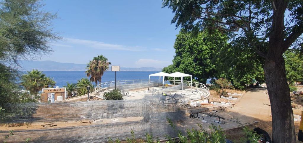 ‘Opera’ prende forma: il cantiere di Tresoldi sul lungomare di Reggio – FOTO