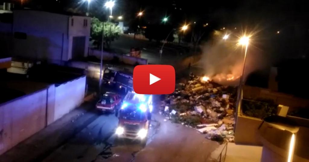 Reggio, ancora un incendio tra i rifiuti di via Ciccarello