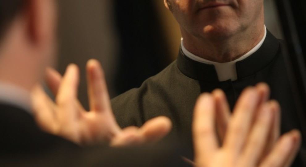 Sesso a pagamento con minore, nuovo arresto per ex parroco