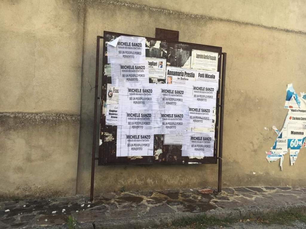 Manifesti funebri ad un maresciallo “colpevole” di aver arrestato un boss