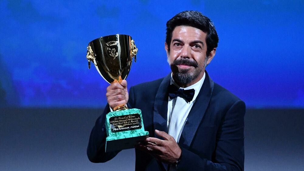 La Calabria trionfa al Festival del Cinema di Venezia: a Favino la ‘Coppa Volpi’ con ‘Padrenostro’