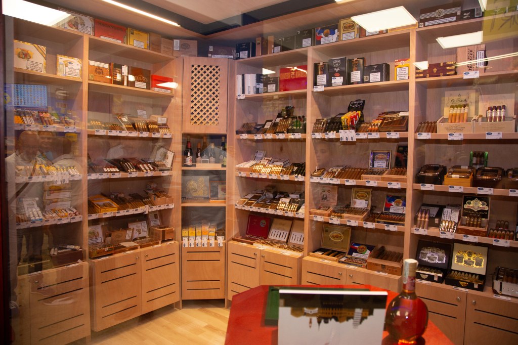 Reggio, nasce la prima sala ‘Walk in humidor’ della Calabria