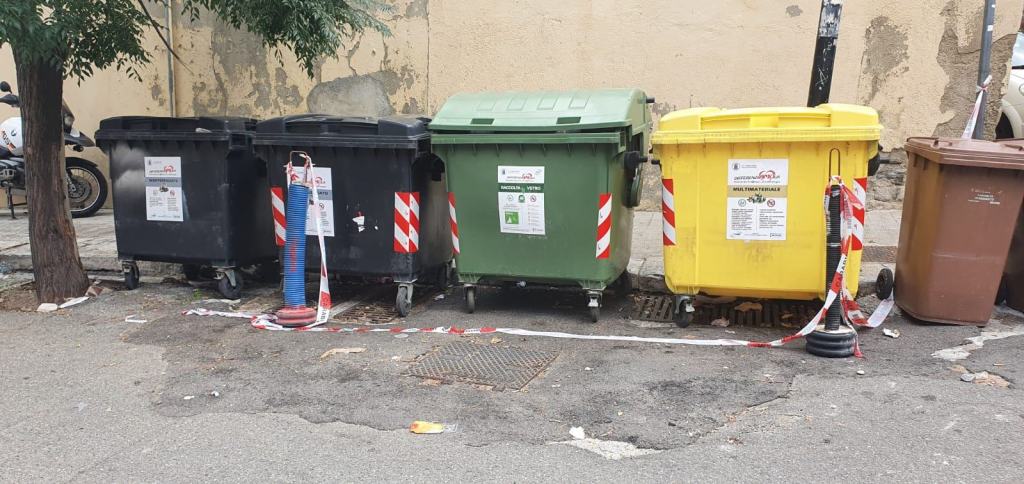 Rifiuti a Reggio, cassonetti in via Melacrino. E’ tutto regolare