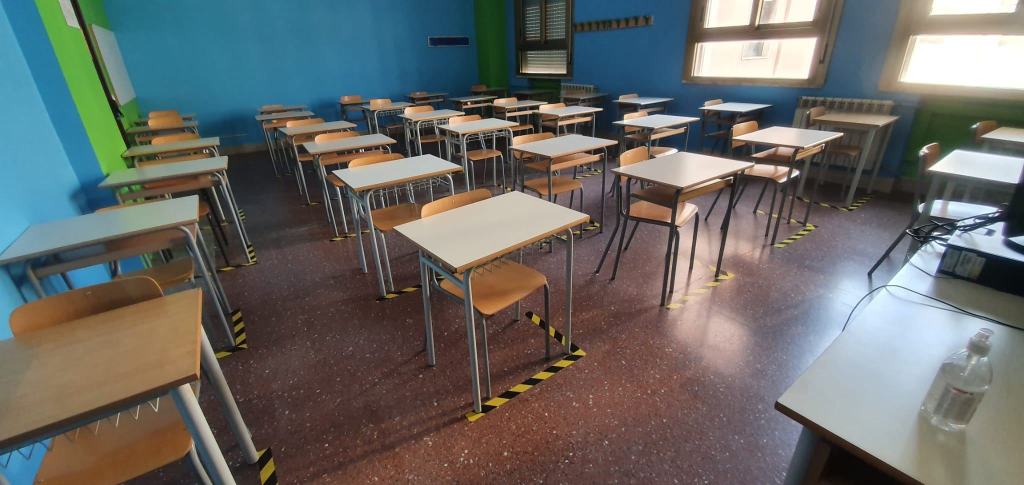 Reggio, dopo sei mesi si ritorna a scuola. Tra norme anti-Covid e distanziamento sociale – FOTO