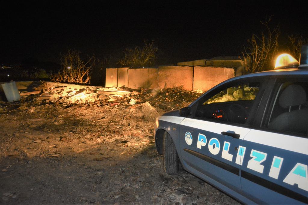 Reggio, incendiava rifiuti per strada: arrestato