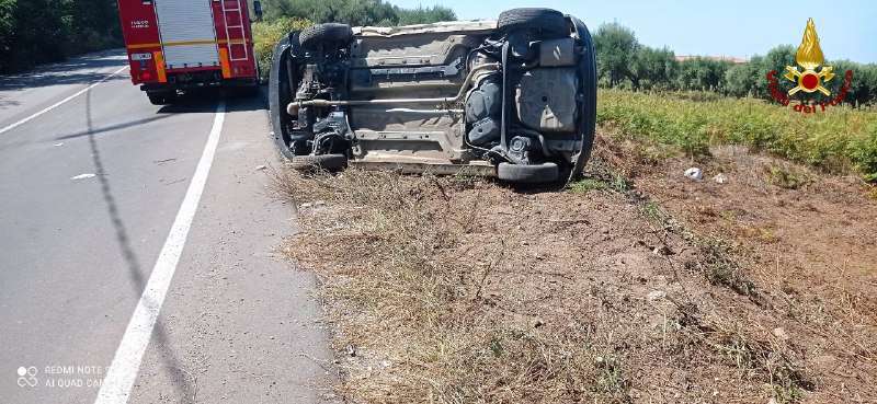 Calabria, rocambolesco incidente stradale: richiesto intervento dei Vigili del Fuoco