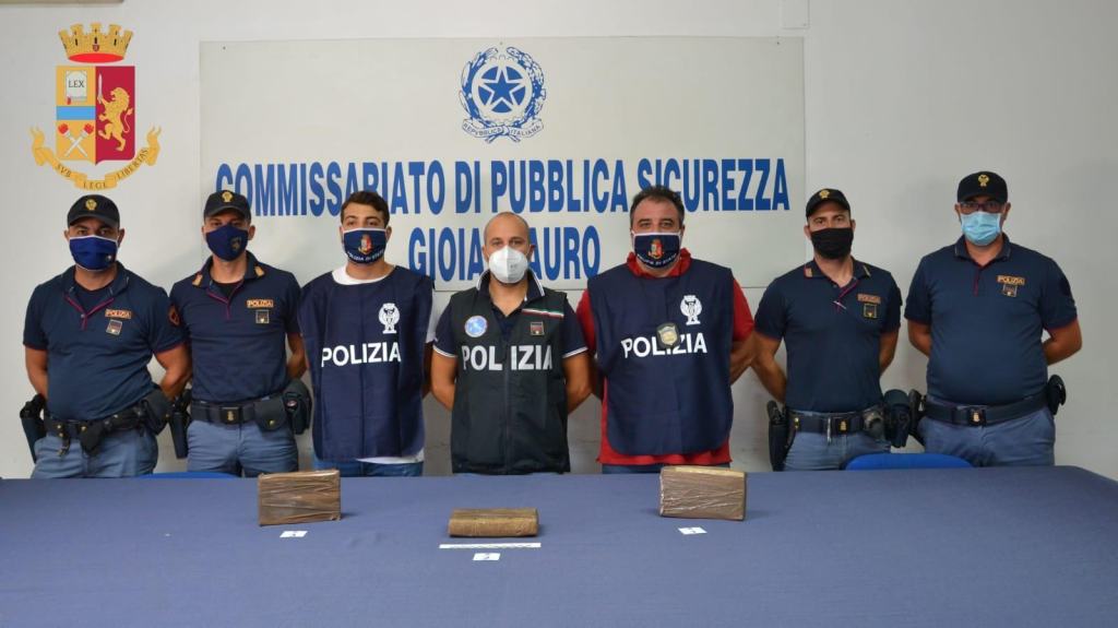 Gioia Tauro, trasportava panetti di cocaina: arrestato
